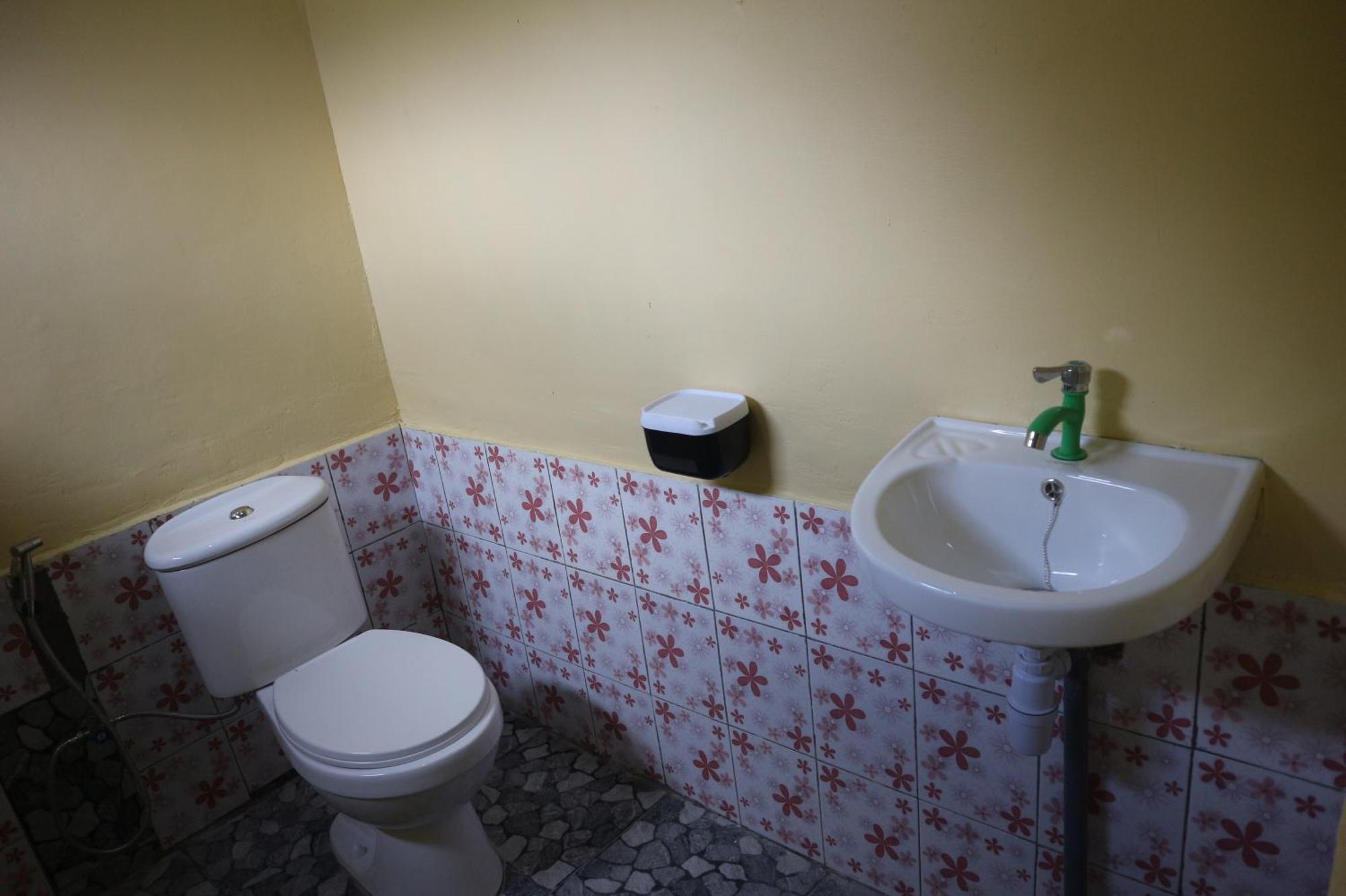 Tange Guest House Рутенг Екстериор снимка