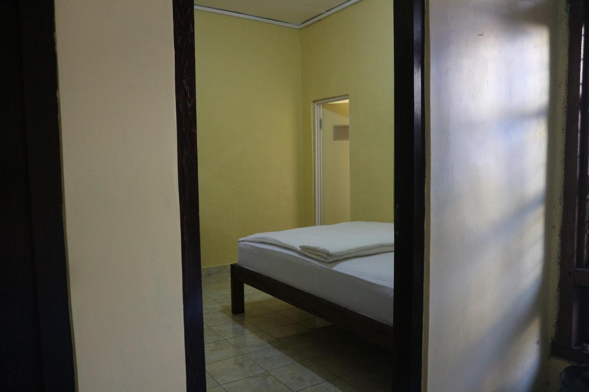 Tange Guest House Рутенг Екстериор снимка